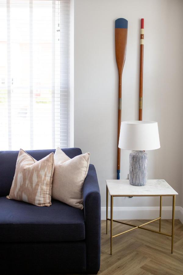 John Lewis Apartment อาแบร์ไรรอน ภายนอก รูปภาพ
