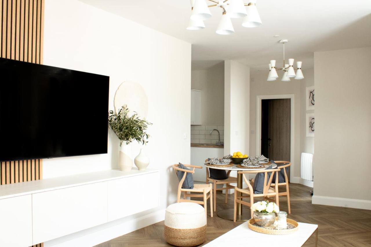 John Lewis Apartment อาแบร์ไรรอน ภายนอก รูปภาพ