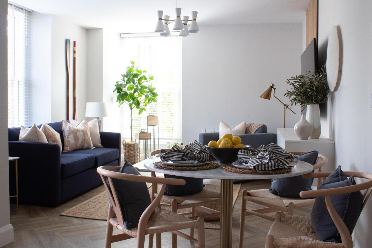 John Lewis Apartment อาแบร์ไรรอน ภายนอก รูปภาพ