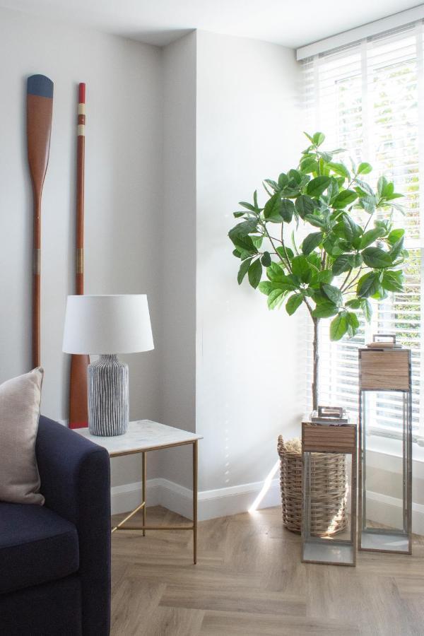 John Lewis Apartment อาแบร์ไรรอน ภายนอก รูปภาพ
